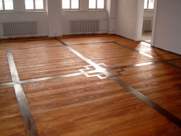 Verlegter Holzboden aus eigener Arbeit